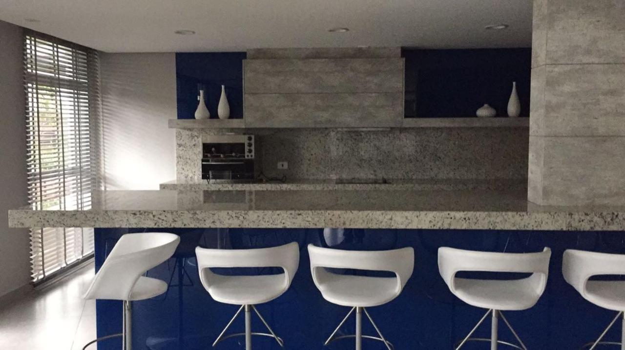 Estudio Moderno Com Linda Vista Para A Serra Curitiba Luaran gambar