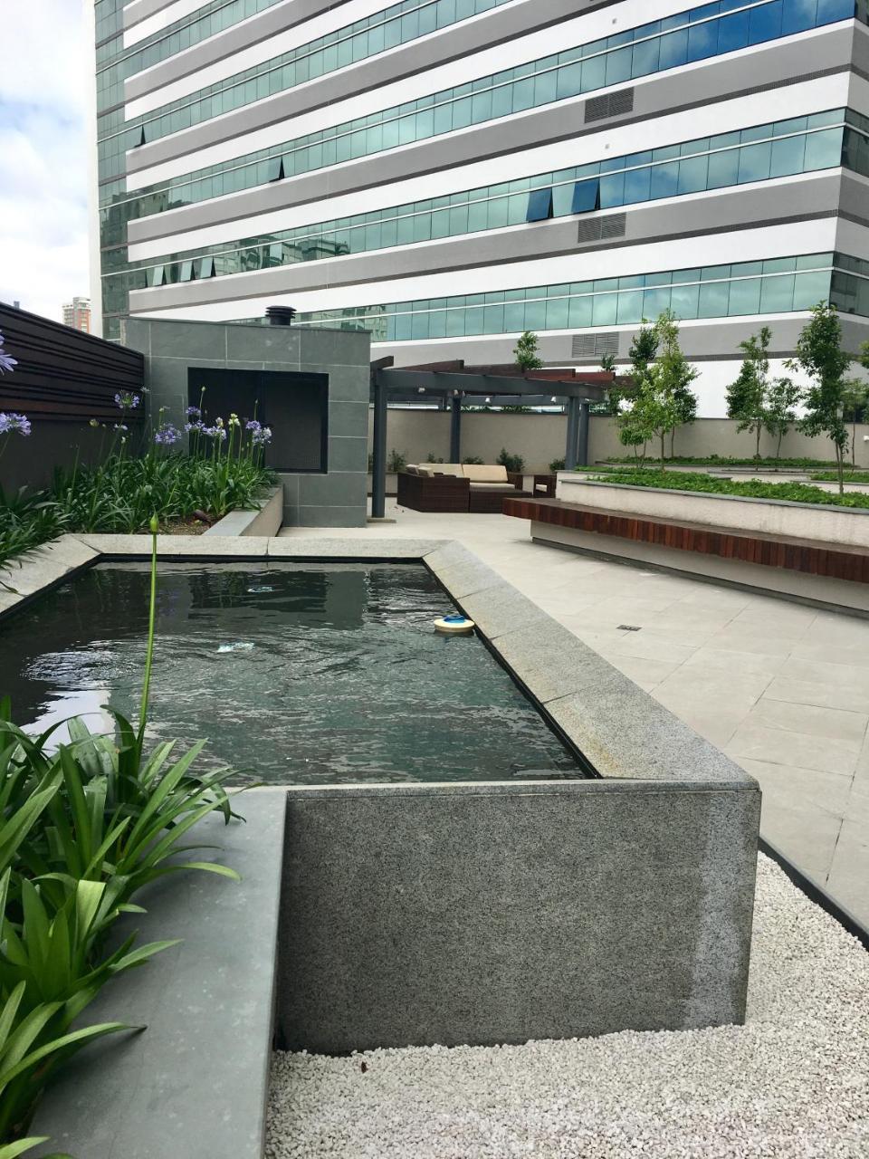 Estudio Moderno Com Linda Vista Para A Serra Curitiba Luaran gambar